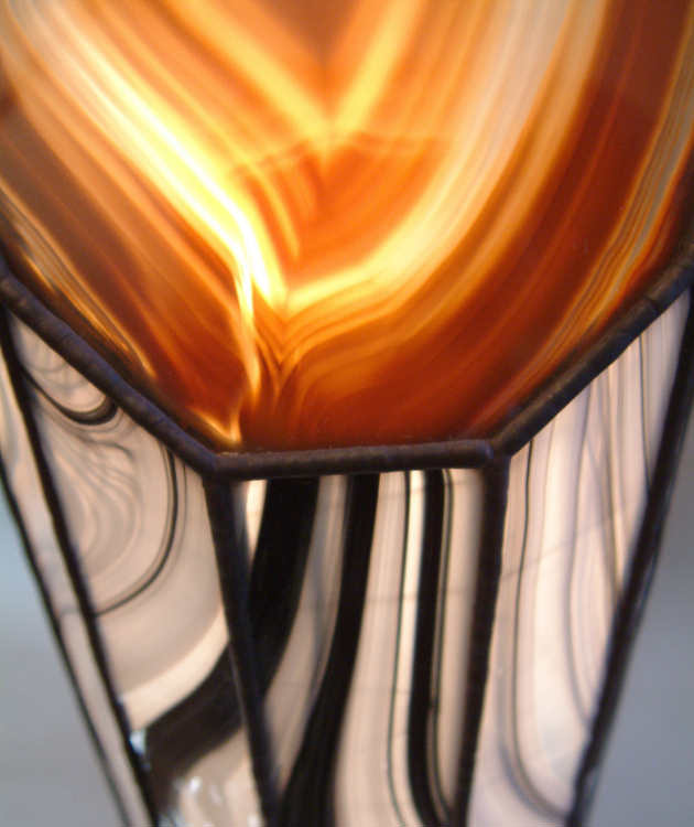 Lampe HighWhite mit einer Detailaufnahme des beleutenden Achates