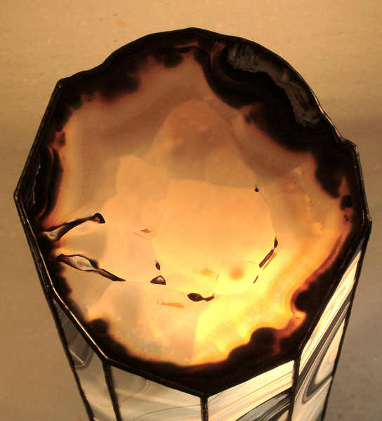 a great picture of Lamp Modern Light's lightet agate slice